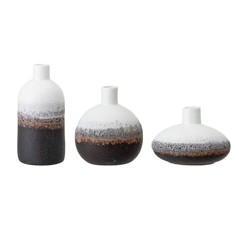 Set de tres jarrones de líneas orgánicas de cerámica