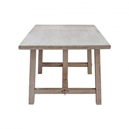 Mesa de comedor de estilo natural realizada a partir de madera de puerta, varias medidas