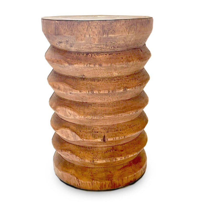 Taburete de forma circular con pliegues, fabricado en madera maciza de suar.
