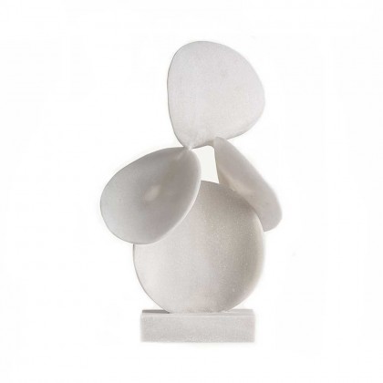 Figura abstracta decorativa en resina blanca.