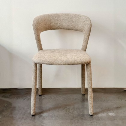 Silla comedor desenfundable tapizada color arena / gris cálido