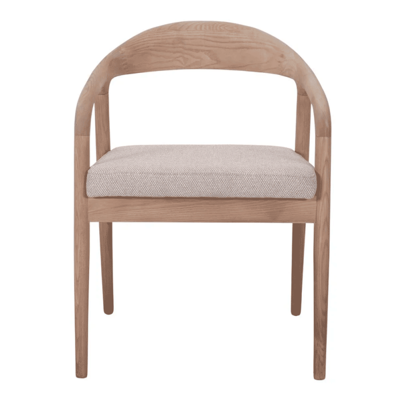 Silla de comedor tapizada de madera de fresno de estilo nórdico.