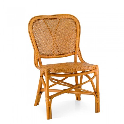 Silla MIAMI de ratán natural con diseño envolvente y artesanía tradicional