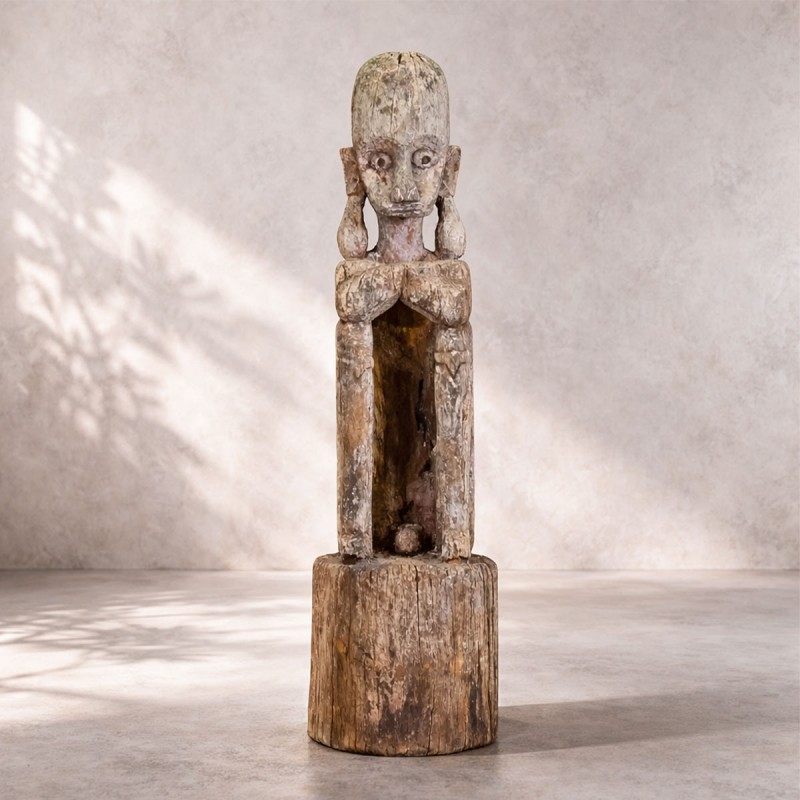 estatua antigua de la isla de Letti, indonesia.