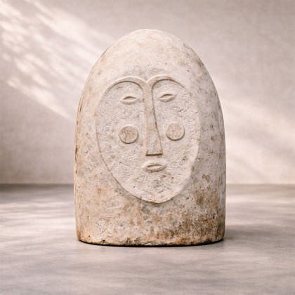 escultura tallada de piedra Balbal