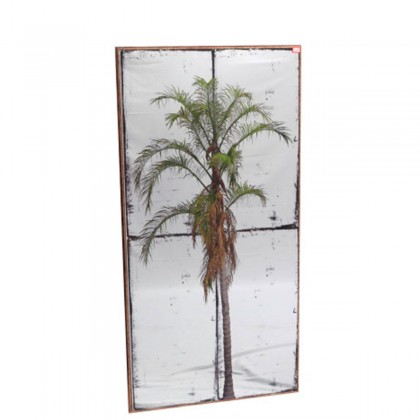 Espejo KORA de metal y cristal, con diseño de palmera envejecido que aporta un toque exótico y decorativo al ambiente.