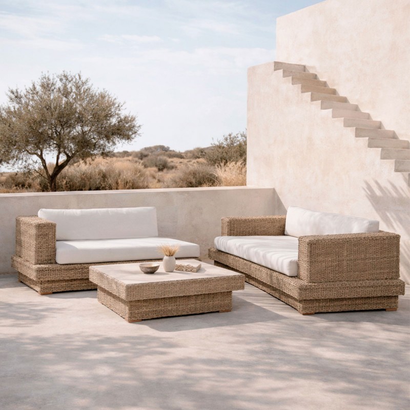 conjunto sofás exterior con mesa de centro en mimbre natural y estructura de teca