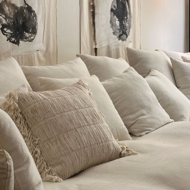 Cojín cuadrado decorativo de estilo bohemio con flecos en beige